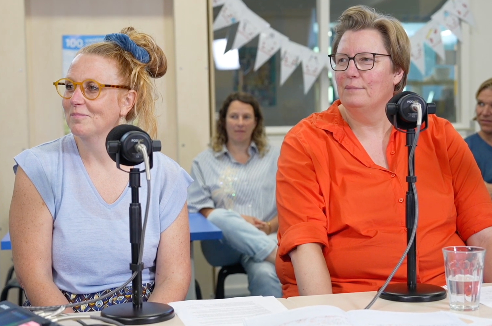 Foto Tjipcast met Heleen Fokker en Janneke Smit van expertiseschool de Caeciliaschool in Amersfoort