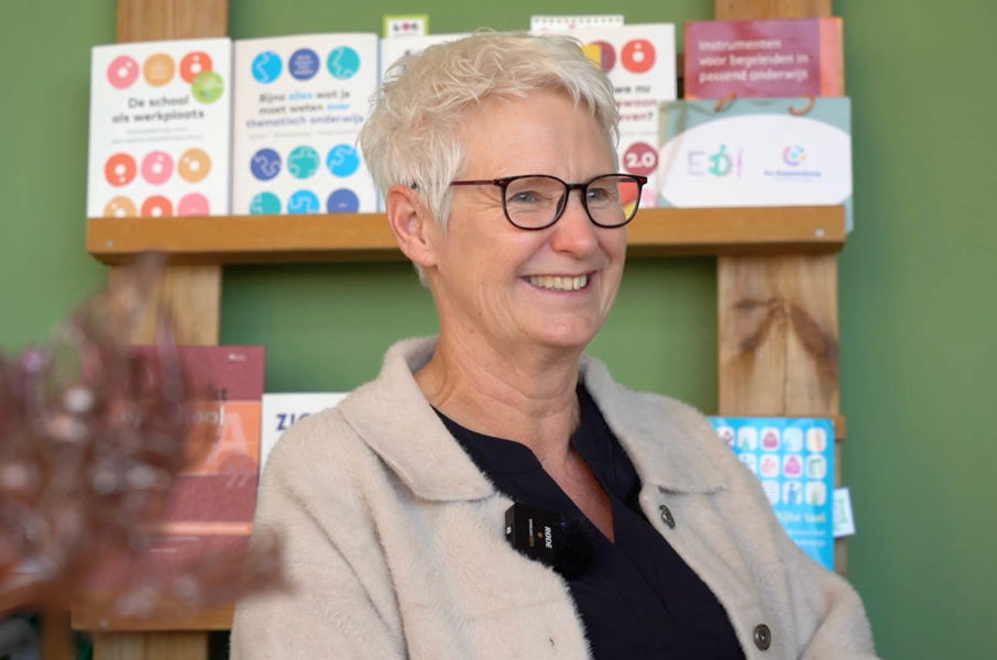 Portretfoto van schooldirecteur Monique den Dekker van OBS Wonderwijs